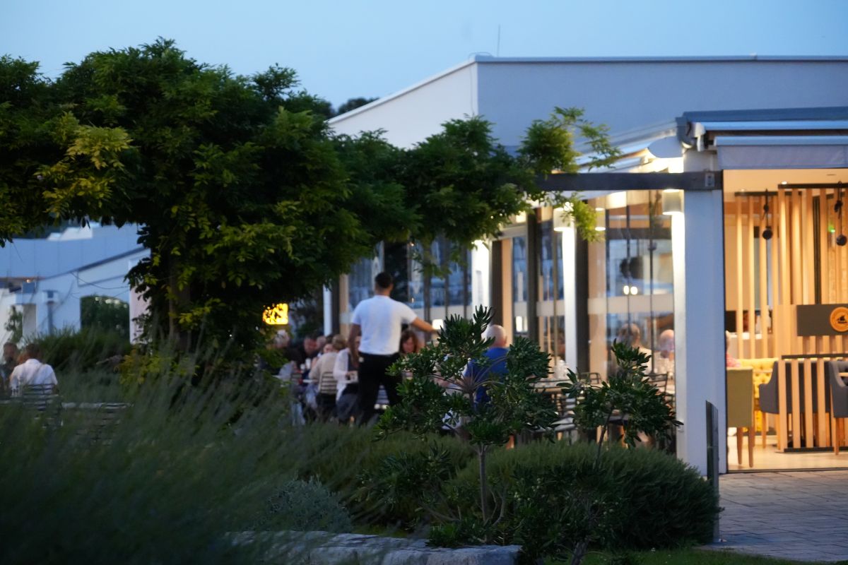 Kraj ljetne sezone u pizzeriji 9 BOFORA & jesen u restoranu Marina